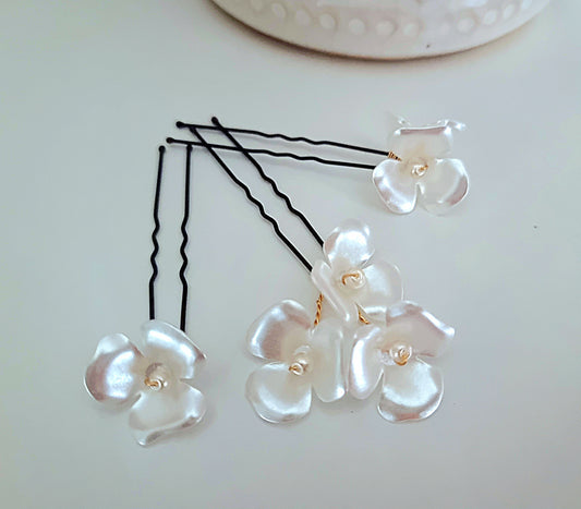 ANYA | Floral hair pins