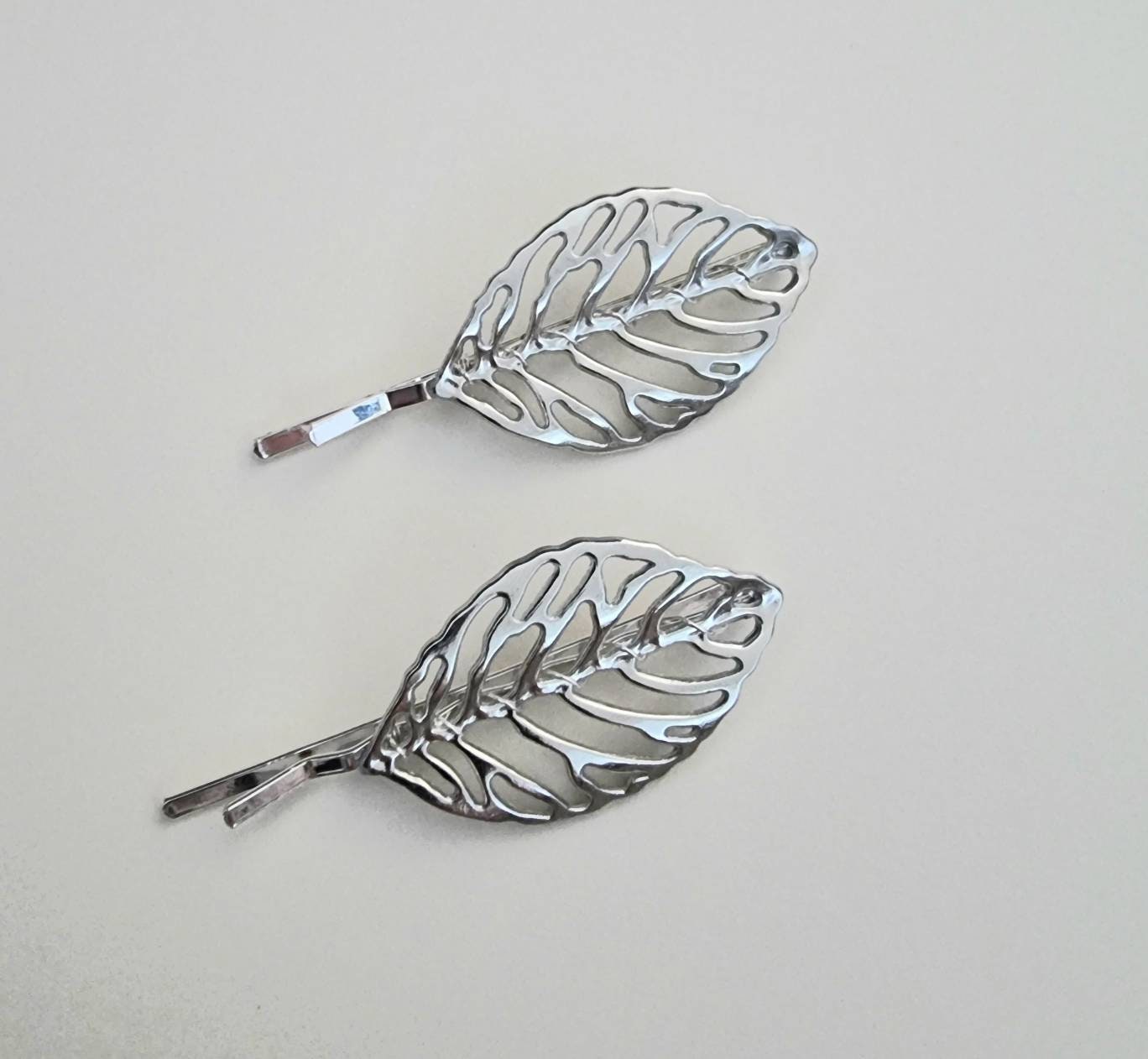 NINA | leaf hair slides